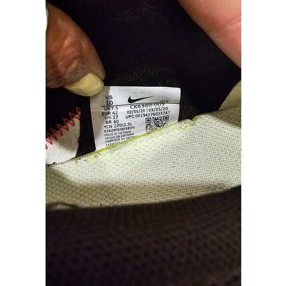 Nike Women's Renew Run Black Volt Glacier Ice Sneakers Size 10 - Picture 9 of 9